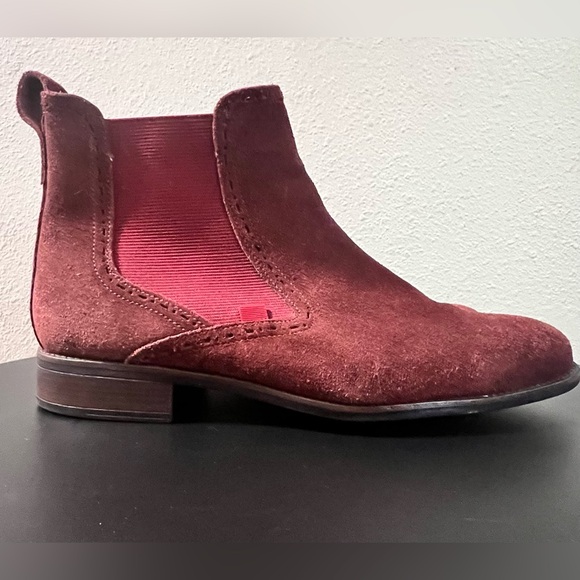 Marc Joseph New York Women's Leather Chelsea Boot with Perforated Detail Chukka - Picture 1 of 10